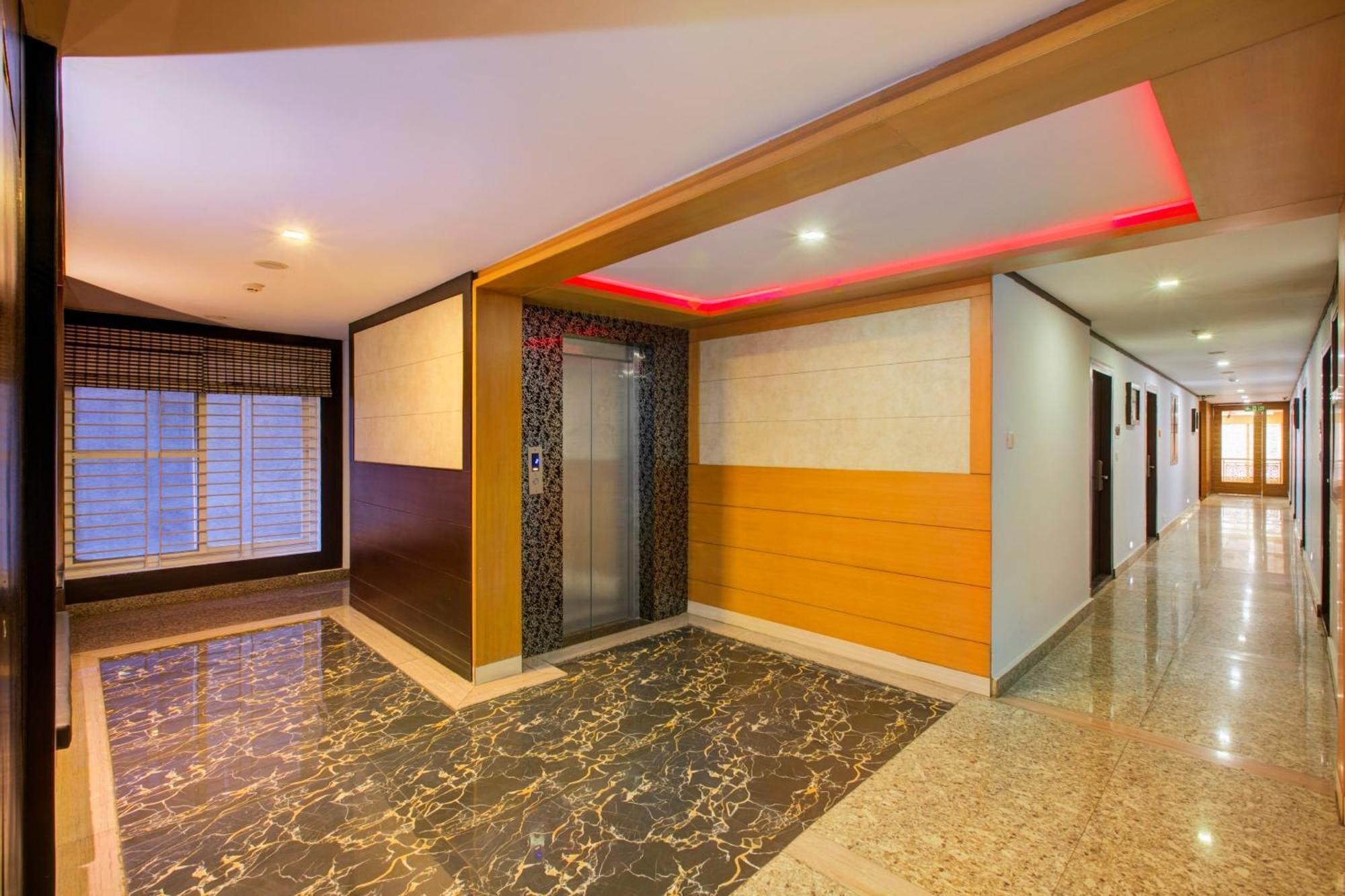 Super Townhouse Oak Jvh Hotel バンガロール エクステリア 写真